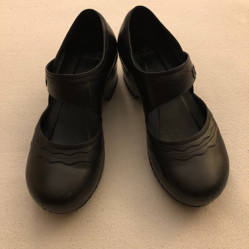 Dansko women's size 40 Mary Jane leather shoes